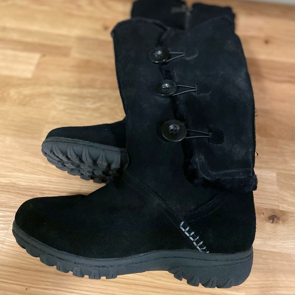 NWOT Khombu Maddie Black Suede Boots
Only tried on, have been in storage